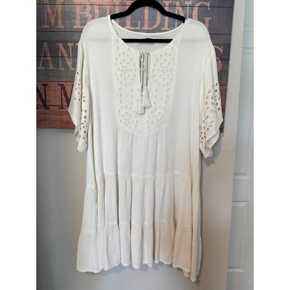 Rip Curl Dresses & Skirts - Rip Curl White Boho Mini Dress Small | Eyelet Lace Tassel Flowy